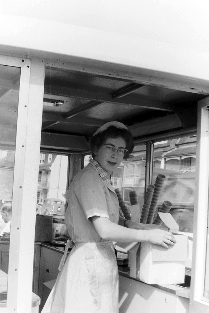 hazel selling ices 1955