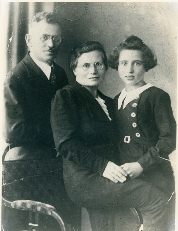 01 abrascha family 1937