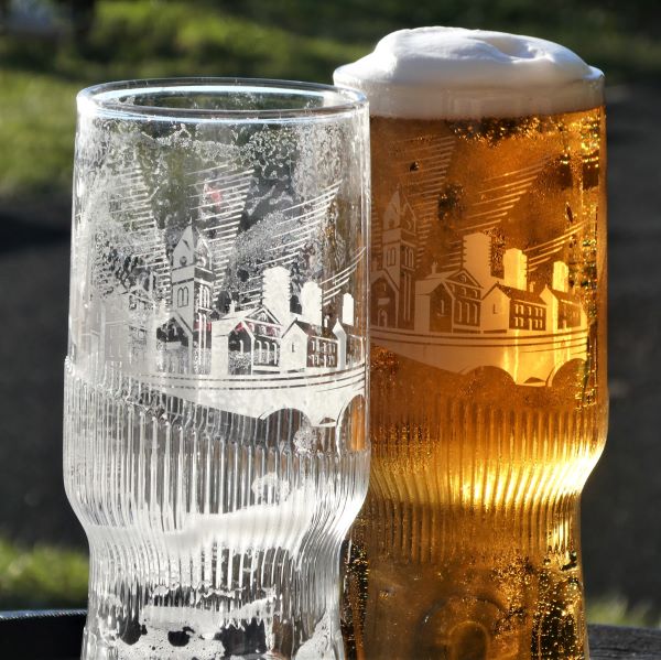 'Cheers' by John Owens of Worcester Area u3a