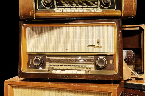 an orange and brown old radio, stereo 3192 